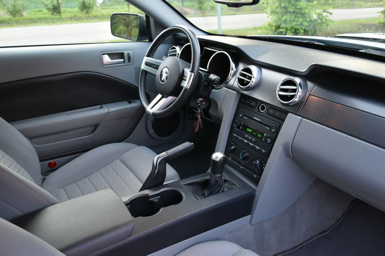 Ford Mustang GT 4.6 V8 305KM Manual 2006r. Klima TEMPOMAT 17" ZADBANY Polecam zdjęcie 10