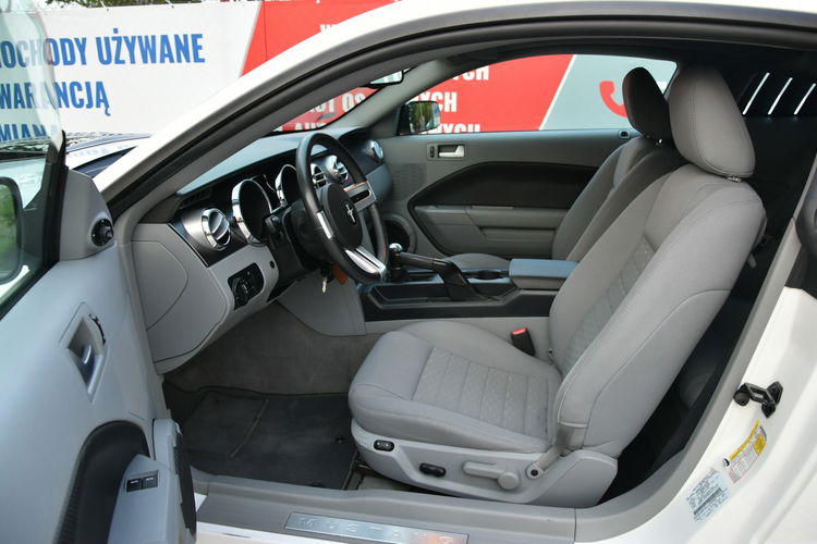 Ford Mustang GT 4.6 V8 305KM Manual 2006r. Klima TEMPOMAT 17" ZADBANY Polecam zdjęcie 15