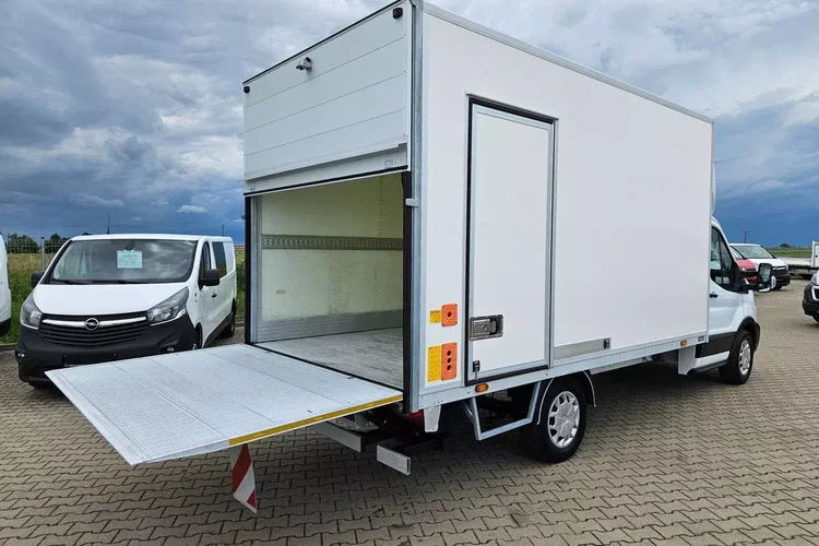 Ford transit Kontener 8 ePAL 84999zł NETTO 2.0 TdCi/165KM zdjęcie 9