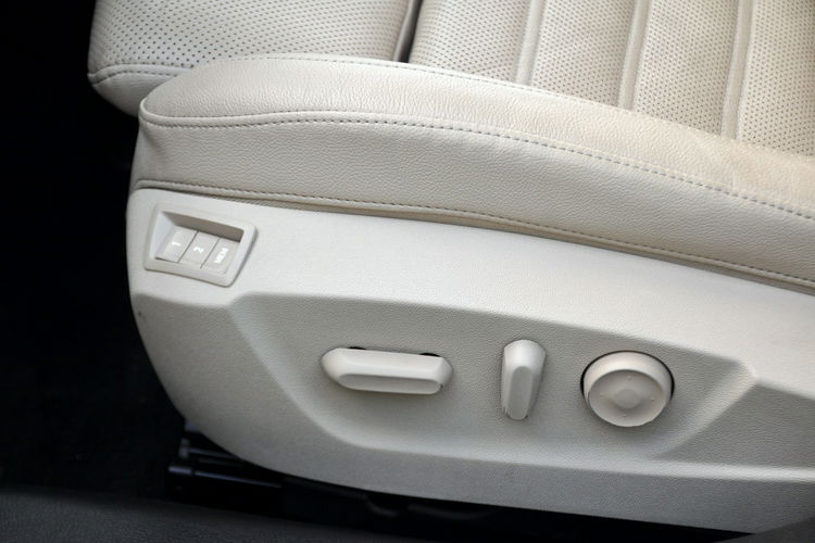 Opel Insignia 2.0d(163KM) Lift Xenon Led Navi Kamera Skóry El.Fotele Panorama Alu18" zdjęcie 23