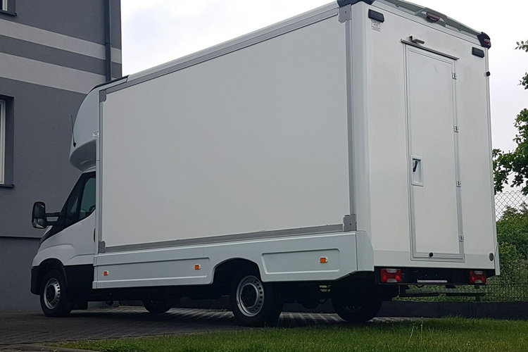 Iveco Daily KONTENER NISKOPODŁOGOWY 4.43x2.23x2.42 SKLEP BAR FOODTRUCK KAMPER AC zdjęcie 28