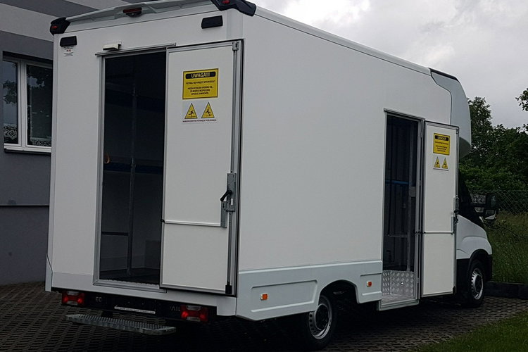 Iveco Daily KONTENER NISKOPODŁOGOWY 4.43x2.23x2.42 SKLEP BAR FOODTRUCK KAMPER AC zdjęcie 20