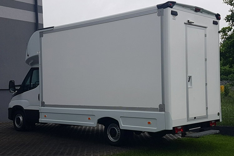 Iveco Daily KONTENER NISKOPODŁOGOWY 4.43x2.23x2.42 SKLEP BAR FOODTRUCK KAMPER AC zdjęcie 3