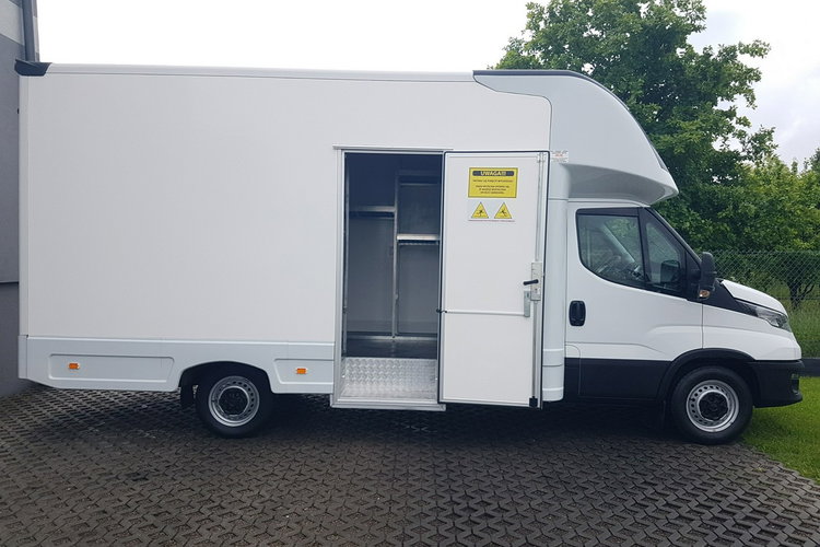 Iveco Daily KONTENER NISKOPODŁOGOWY 4.43x2.23x2.42 SKLEP BAR FOODTRUCK KAMPER AC zdjęcie 35