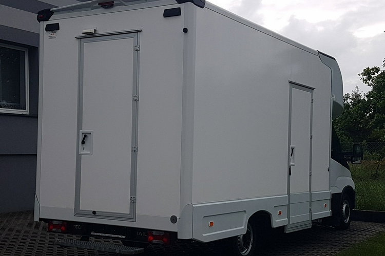 Iveco Daily KONTENER NISKOPODŁOGOWY 4.43x2.23x2.42 SKLEP BAR FOODTRUCK KAMPER AC zdjęcie 4