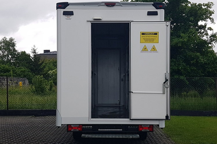 Iveco Daily KONTENER NISKOPODŁOGOWY 4.43x2.23x2.42 SKLEP BAR FOODTRUCK KAMPER AC zdjęcie 5