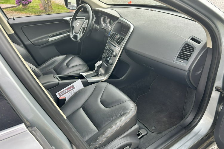 Volvo XC 60 Full opcja zdjęcie 15
