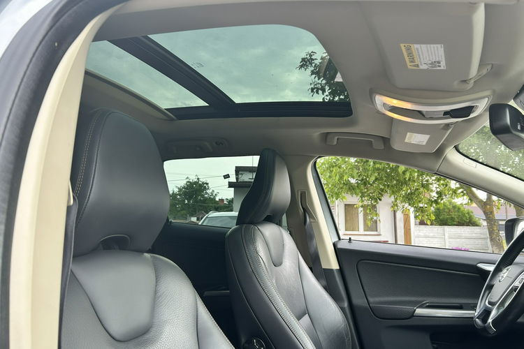 Volvo XC 60 Full opcja zdjęcie 17