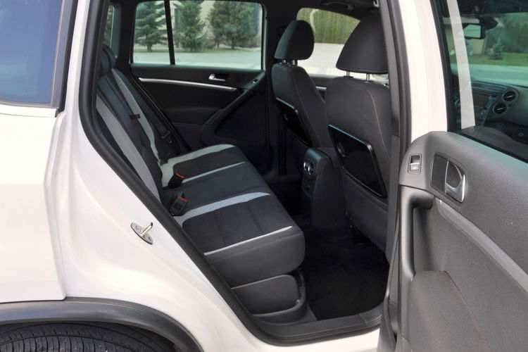 Volkswagen Tiguan 2.0TDI(140KM) R-Line 4x4 Xenon Led Panorama Duża Navi Alu19"FULL ASO zdjęcie 19