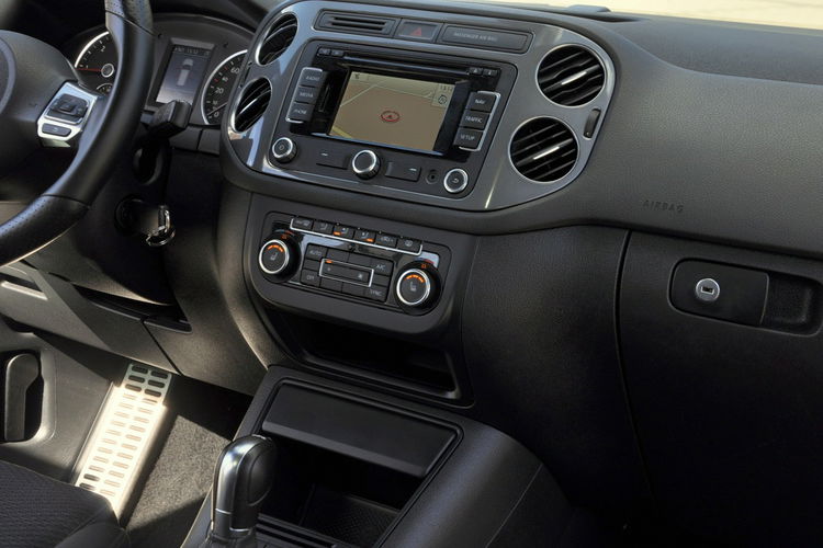 Volkswagen Tiguan 2.0TDI(140KM) R-Line 4x4 Xenon Led Panorama Duża Navi Alu19"FULL ASO zdjęcie 27