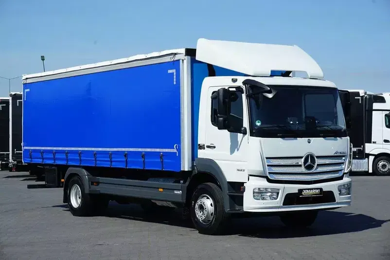 samochód ciężarowy Mercedes zdjęcie 1
