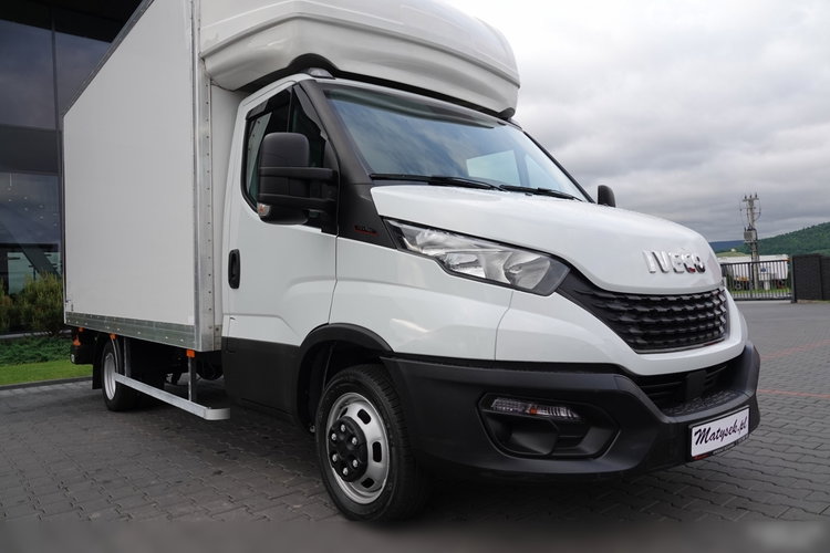 Iveco DAILY 3.0 D / KONTENER / 2021 ROK / BLIŹNIAK / WINDA 750 KG / SPROWADZONY / PO KONTRAKCIE SERWISOWYM / zdjęcie 11