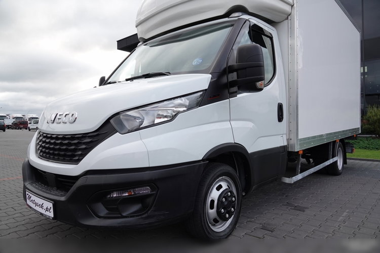 Iveco DAILY 3.0 D / KONTENER / 2021 ROK / BLIŹNIAK / WINDA 750 KG / SPROWADZONY / PO KONTRAKCIE SERWISOWYM / zdjęcie 13