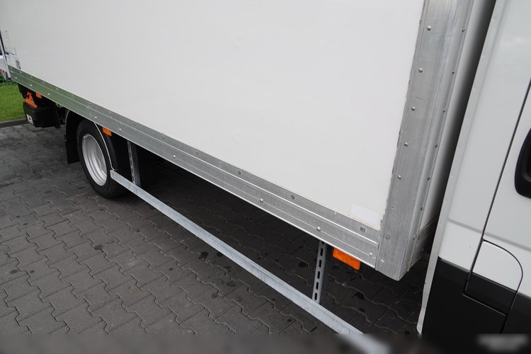 Iveco DAILY 3.0 D / KONTENER / 2021 ROK / BLIŹNIAK / WINDA 750 KG / SPROWADZONY / PO KONTRAKCIE SERWISOWYM / zdjęcie 18