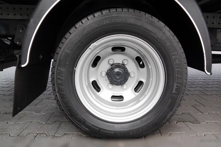 Iveco DAILY 3.0 D / KONTENER / 2021 ROK / BLIŹNIAK / WINDA 750 KG / SPROWADZONY / PO KONTRAKCIE SERWISOWYM / zdjęcie 27