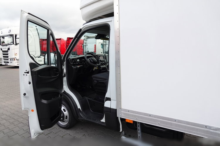 Iveco DAILY 3.0 D / KONTENER / 2021 ROK / BLIŹNIAK / WINDA 750 KG / SPROWADZONY / PO KONTRAKCIE SERWISOWYM / zdjęcie 29