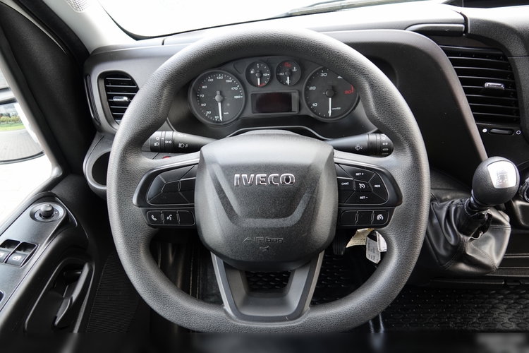 Iveco DAILY 3.0 D / KONTENER / 2021 ROK / BLIŹNIAK / WINDA 750 KG / SPROWADZONY / PO KONTRAKCIE SERWISOWYM / zdjęcie 34