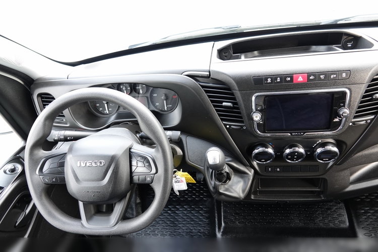 Iveco DAILY 3.0 D / KONTENER / 2021 ROK / BLIŹNIAK / WINDA 750 KG / SPROWADZONY / PO KONTRAKCIE SERWISOWYM / zdjęcie 35