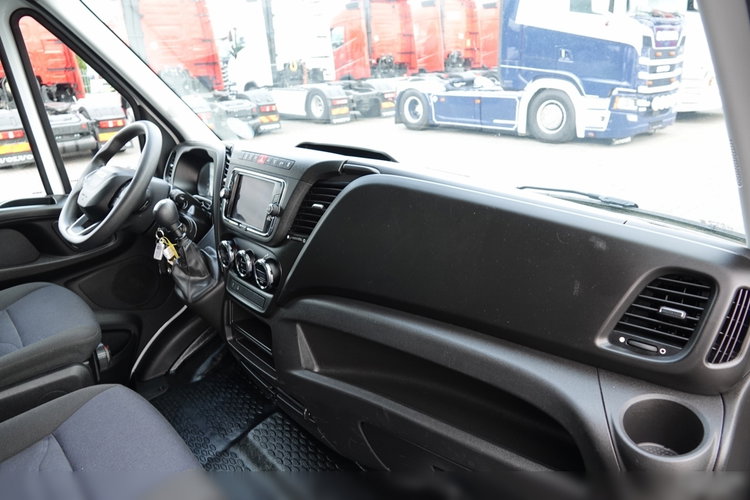 Iveco DAILY 3.0 D / KONTENER / 2021 ROK / BLIŹNIAK / WINDA 750 KG / SPROWADZONY / PO KONTRAKCIE SERWISOWYM / zdjęcie 39