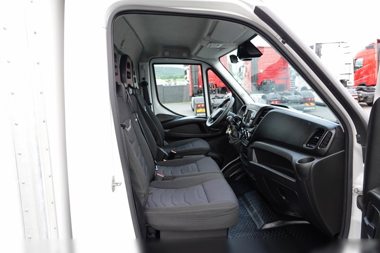 Iveco DAILY 3.0 D / KONTENER / 2021 ROK / BLIŹNIAK / WINDA 750 KG / SPROWADZONY / PO KONTRAKCIE SERWISOWYM / zdjęcie 40