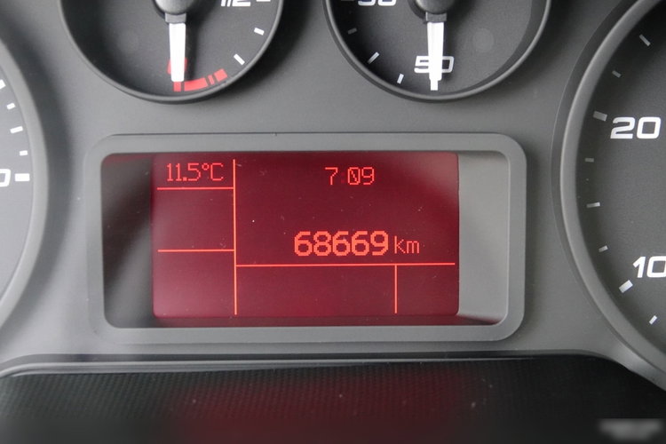 Iveco DAILY 3.0 D / KONTENER / 2021 ROK / BLIŹNIAK / WINDA 750 KG / SPROWADZONY / PO KONTRAKCIE SERWISOWYM / zdjęcie 48