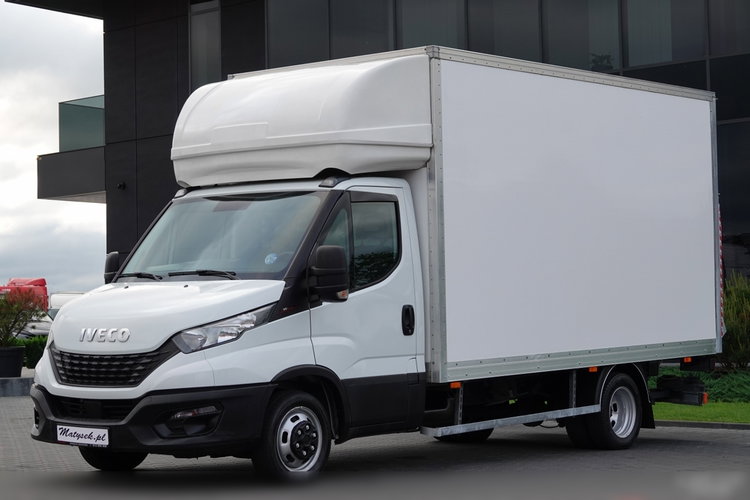 Iveco DAILY 3.0 D / KONTENER / 2021 ROK / BLIŹNIAK / WINDA 750 KG / SPROWADZONY / PO KONTRAKCIE SERWISOWYM / zdjęcie 5