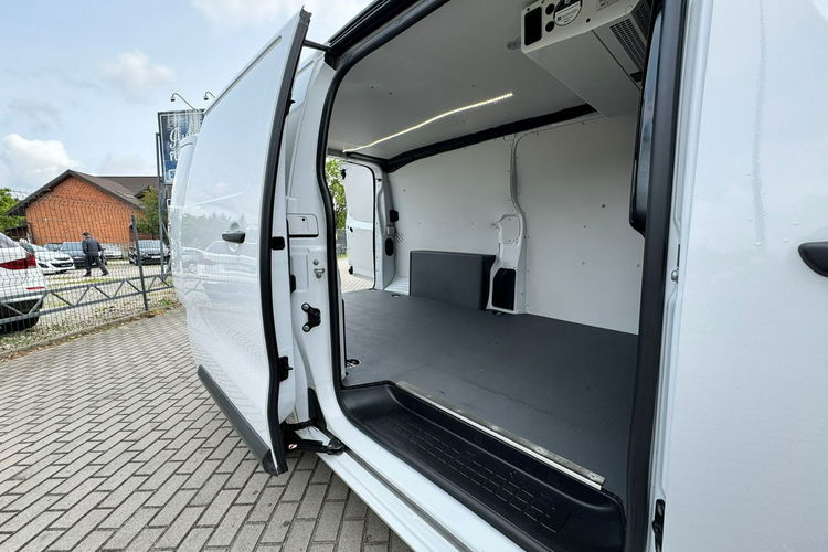 Opel Vivaro Chłodnia BDB stan Ekonomiczny zdjęcie 22
