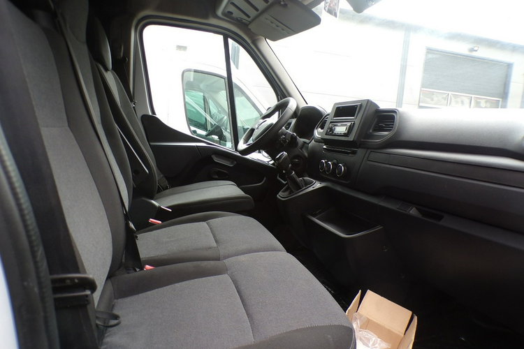 Renault Master auto pomoc autolaweta pomoc drogowa najazd zdjęcie 2