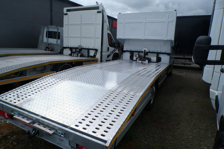 Renault Master auto pomoc autolaweta pomoc drogowa najazd zdjęcie 3