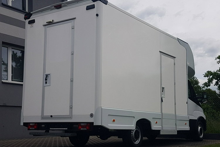 Iveco Daily KONTENER NISKOPODŁOGOWY 4.43x2.23x2.42 SKLEP BAR FOODTRUCK KAMPER AC zdjęcie 29