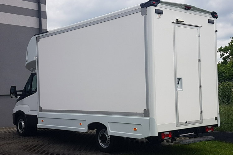 Iveco Daily KONTENER NISKOPODŁOGOWY 4.43x2.23x2.42 SKLEP BAR FOODTRUCK KAMPER AC zdjęcie 3