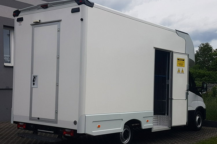 Iveco Daily KONTENER NISKOPODŁOGOWY 4.43x2.23x2.42 SKLEP BAR FOODTRUCK KAMPER AC zdjęcie 35