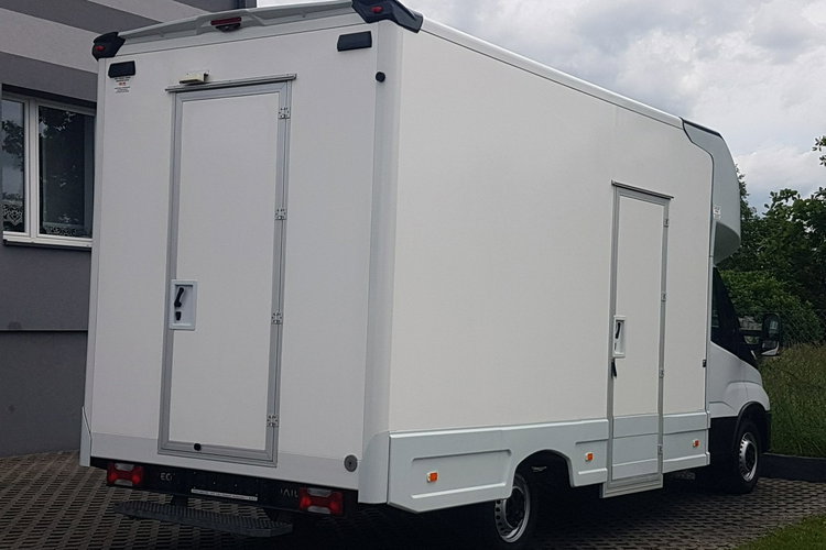 Iveco Daily KONTENER NISKOPODŁOGOWY 4.43x2.23x2.42 SKLEP BAR FOODTRUCK KAMPER AC zdjęcie 4