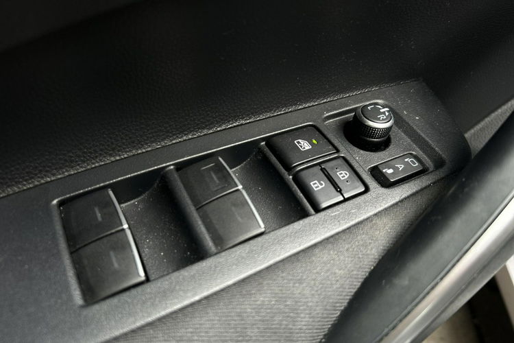 Toyota Corolla 1.8 HYBRID 122KM COMFORT STYLE TECH, salon Polska, gwarancja zdjęcie 18