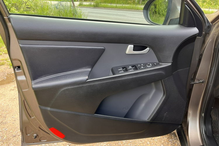 Kia Sportage 2.0 Automat Kamera Grzane Fotele Alu Ks Serw Stan BDB Bezwypadk Opłaco zdjęcie 19