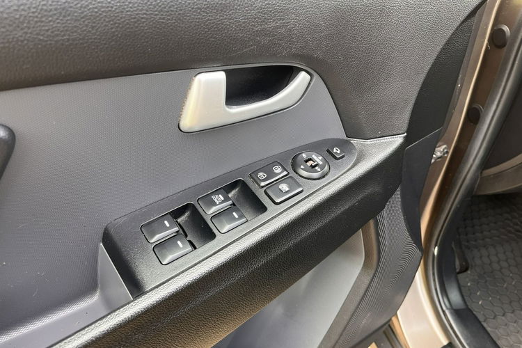 Kia Sportage 2.0 Automat Kamera Grzane Fotele Alu Ks Serw Stan BDB Bezwypadk Opłaco zdjęcie 20