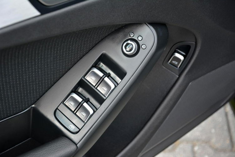 Audi A4 2.0TDI(190KM)Quattro 3xS-line Ledy BI-Xenon Skóry Navi MMI Alu19 zdjęcie 29