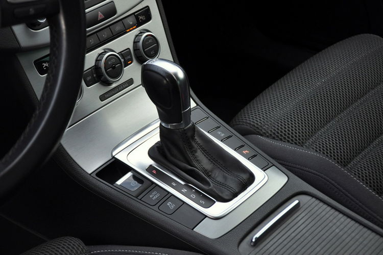 Volkswagen CC 2.0TDI(140KM) Radar Xenon Led Navi Kamera BLS Chrom Welur Masaże Alu17 zdjęcie 35