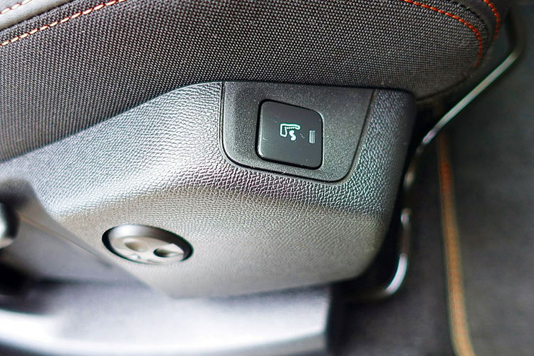 Peugeot 3008 GT Line 2.0 180KM AUTOMAT EL.Dach+Skóra GWARANCJA 1wł Bezwyp Kraj F23% 4x2 zdjęcie 10