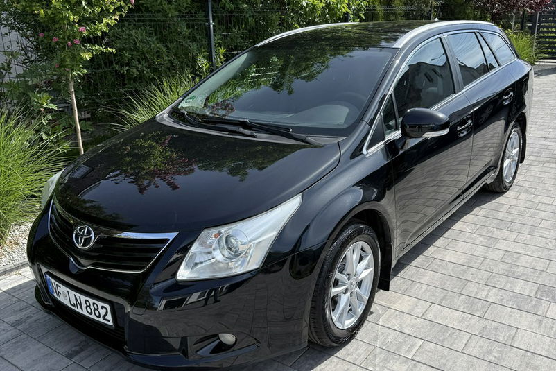 samochód osobowy Toyota zdjęcie 1