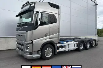 Volvo FH16 750 8x4x4 / 750 KM / Rama do zabudowy / 4. oś skrętna i podnoszona