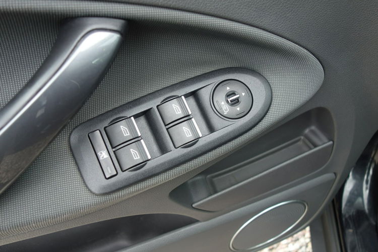 Kuga FORD KUGA zdjęcie 17