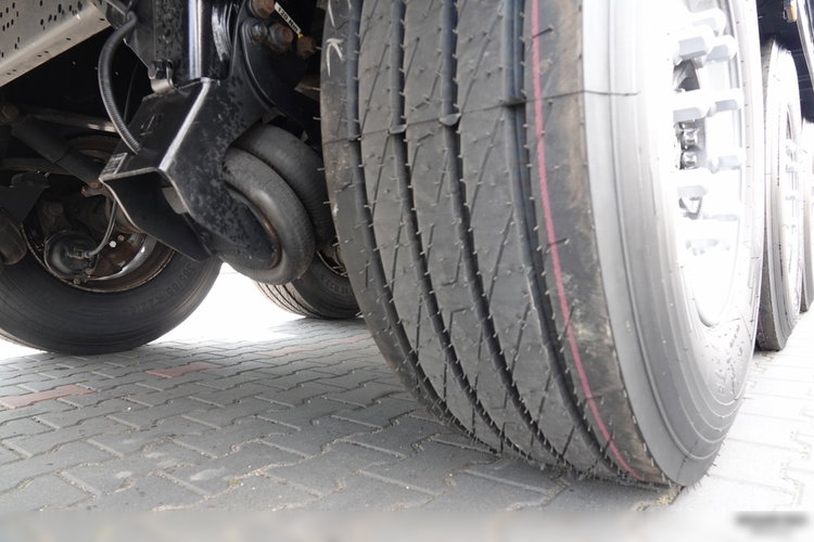 Krone / FIRANKA / STANDARD / OPONY 100% / DACH PODNOSZONY / OŚ PODNOSZONA zdjęcie 21