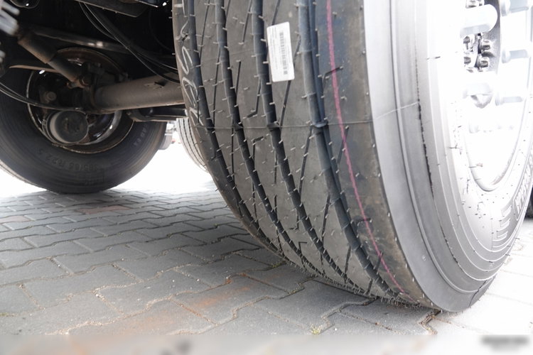 Krone / FIRANKA / STANDARD / OPONY 100% / DACH PODNOSZONY / OŚ PODNOSZONA zdjęcie 22