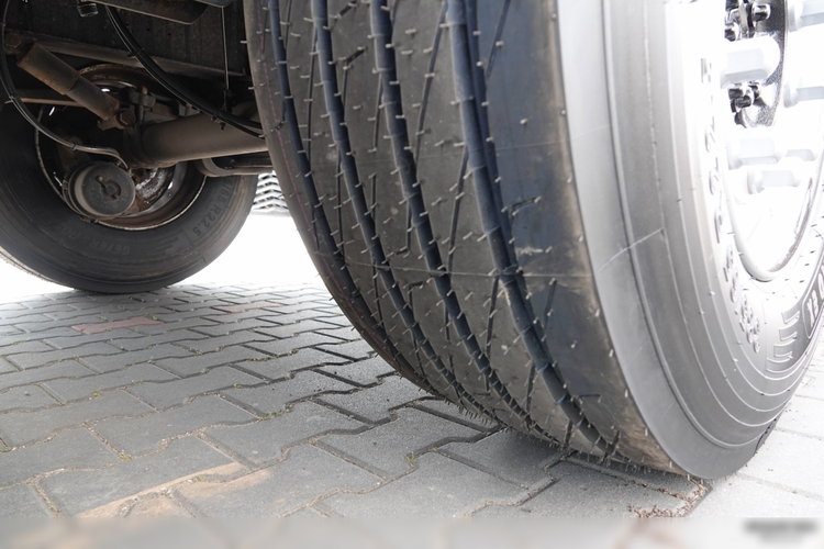 Krone / FIRANKA / STANDARD / OPONY 100% / DACH PODNOSZONY / OŚ PODNOSZONA zdjęcie 23