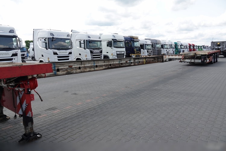 Faymonville / SPZ-3AA  / NACZEPA LAWETA / ROZCIĄGANA / 29 M / ZAWIESZENIE HYDRAULICZNE / OSIE SKRĘTNE  zdjęcie 11