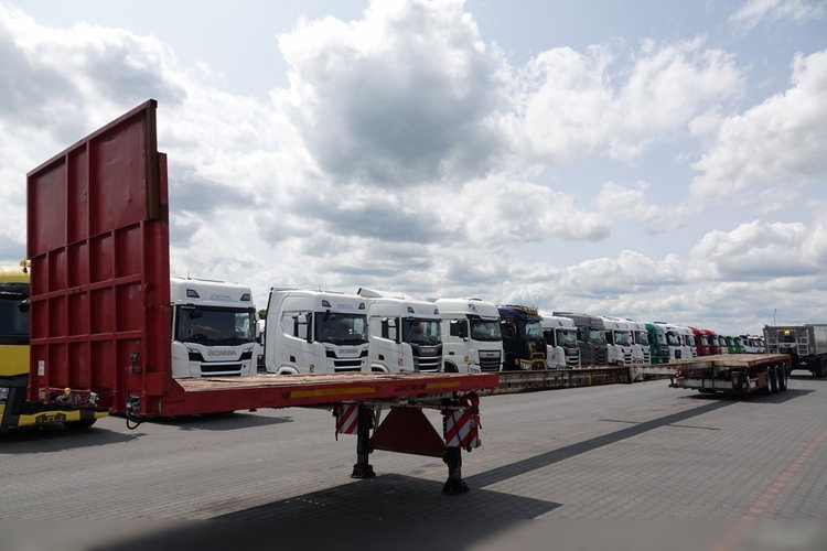 Faymonville / SPZ-3AA  / NACZEPA LAWETA / ROZCIĄGANA / 29 M / ZAWIESZENIE HYDRAULICZNE / OSIE SKRĘTNE  zdjęcie 3