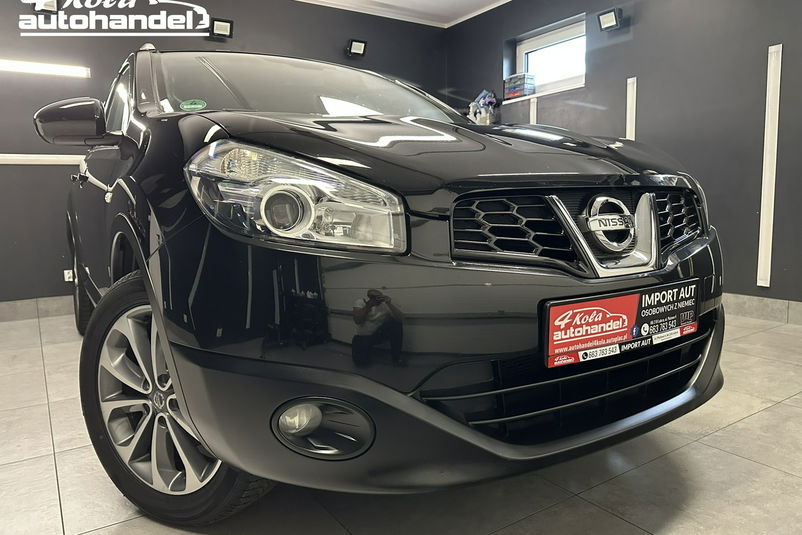 samochód osobowy Nissan zdjęcie 1