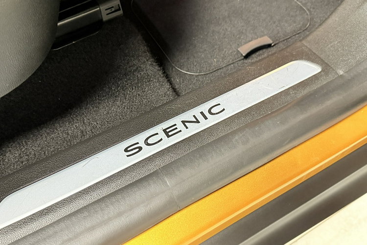 Renault Scenic 1.6 dCi 130KM INTENS Full LED Panorama HeadUp PDC 360 BOSE zdjęcie 23