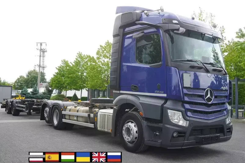 samochód ciężarowy Mercedes zdjęcie 1